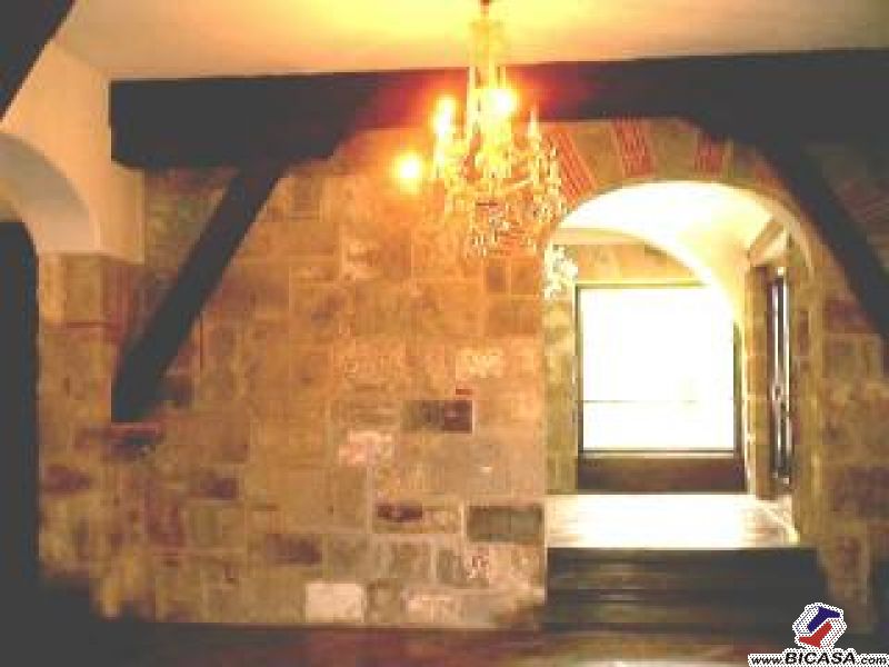 {"esp":"Acceso al comedor","ing":"the entrance to the dining roo"}