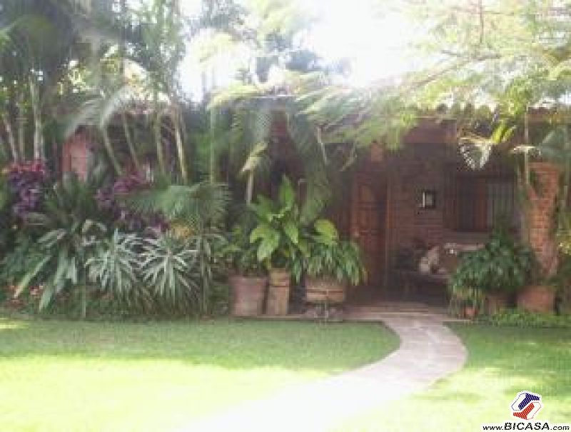 {"esp":"Bungalow","ing":"Bungalow"}