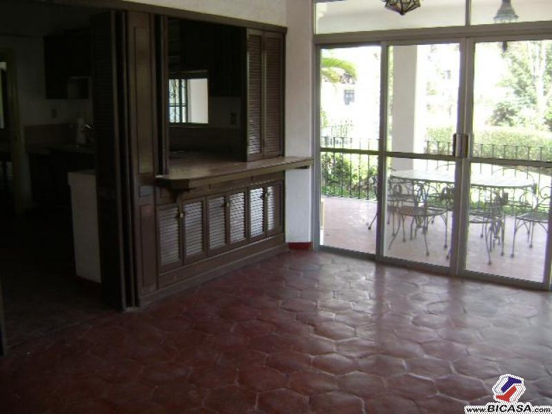 {"esp":"comedor"}