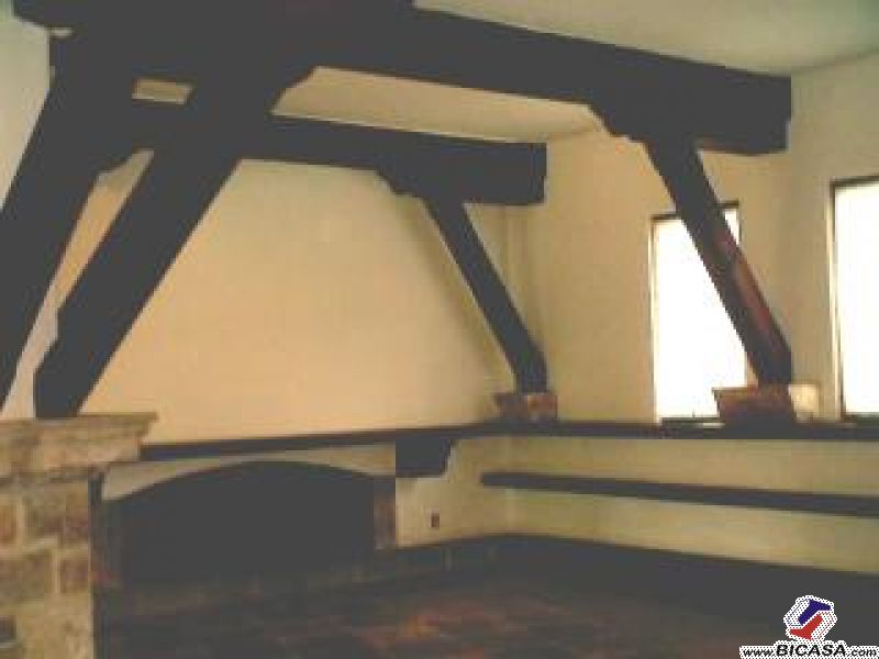 {"esp":"La sala","ing":"the  room"}