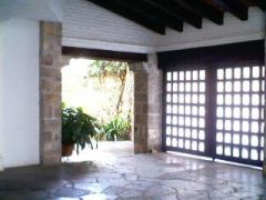 {"esp":"El garage","ing":"the garage"}